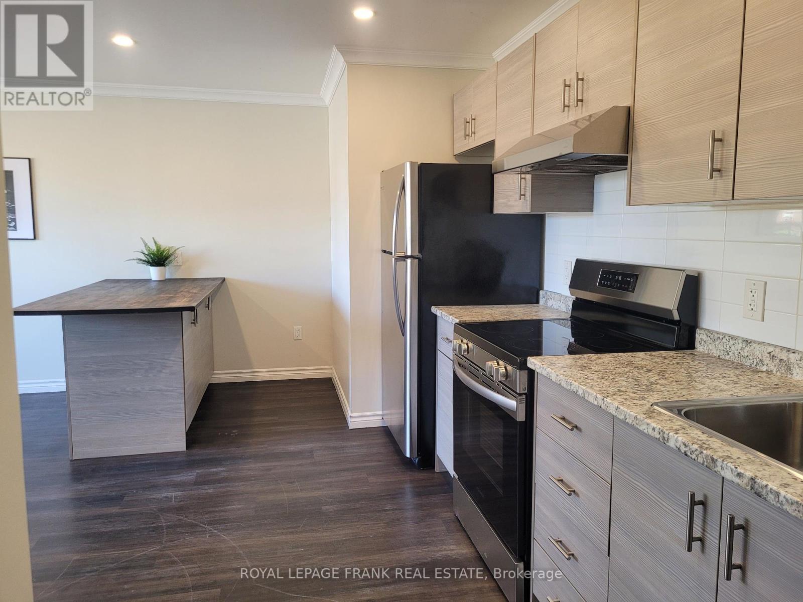 












8 - 136 KING STREET

,
Clarington (Bowmanville),




Ontario
L1C1N7

