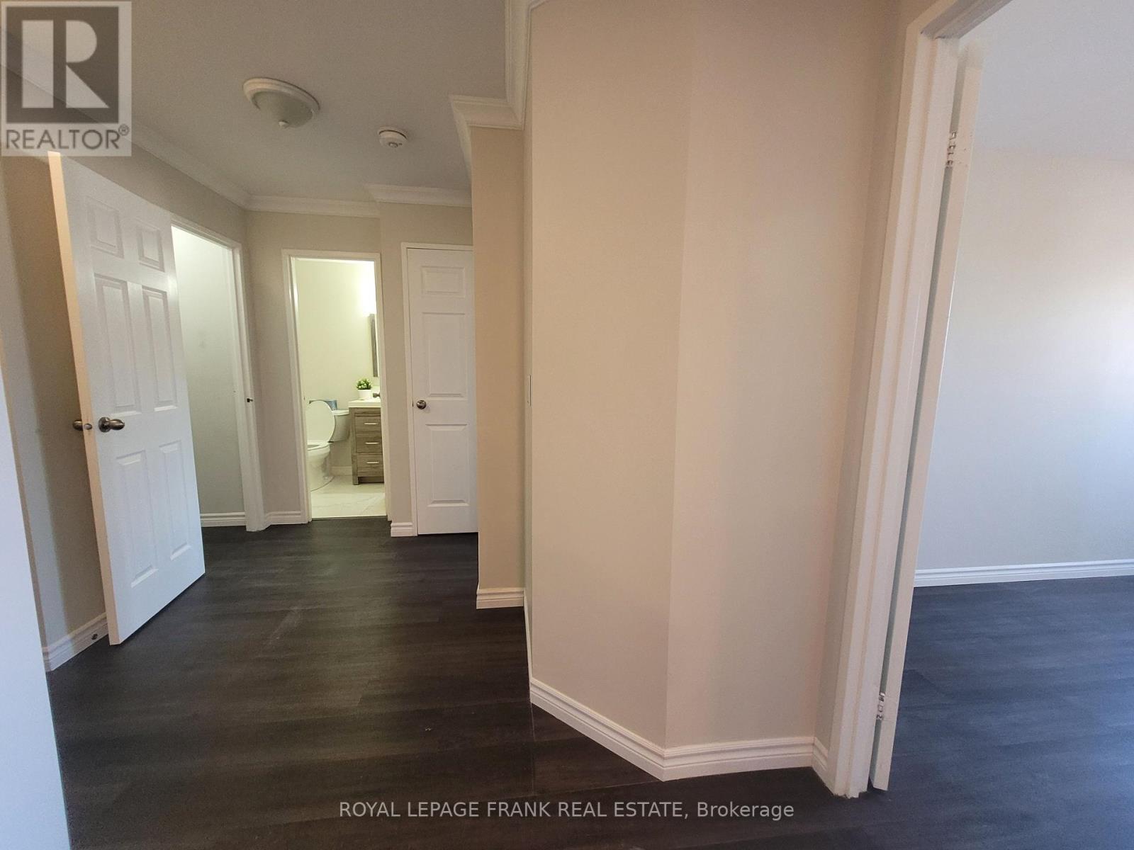 












8 - 136 KING STREET

,
Clarington (Bowmanville),




Ontario
L1C1N7

