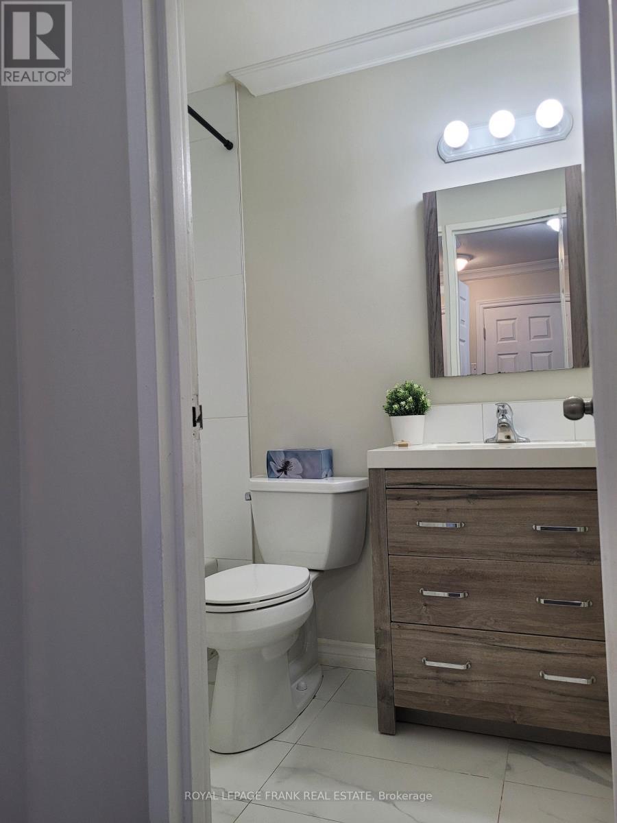 












8 - 136 KING STREET

,
Clarington (Bowmanville),




Ontario
L1C1N7

