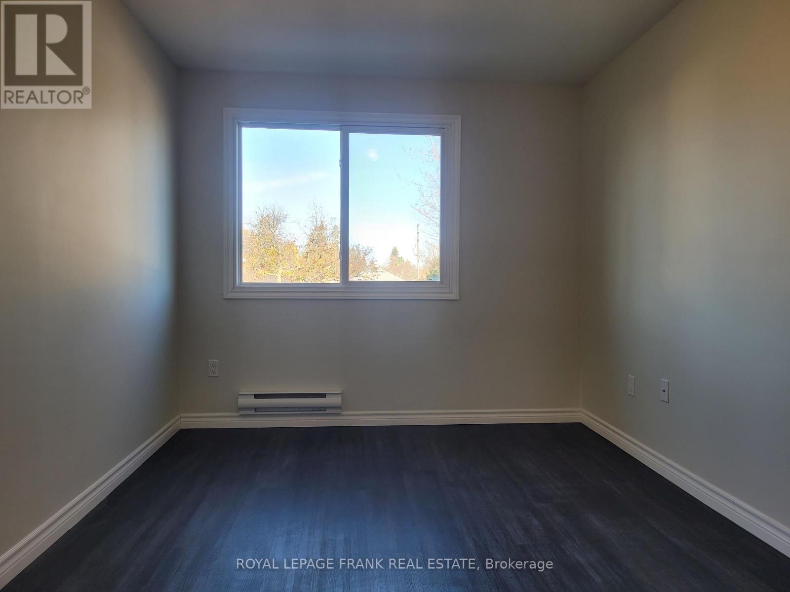 












8 - 136 KING STREET

,
Clarington (Bowmanville),




Ontario
L1C1N7

