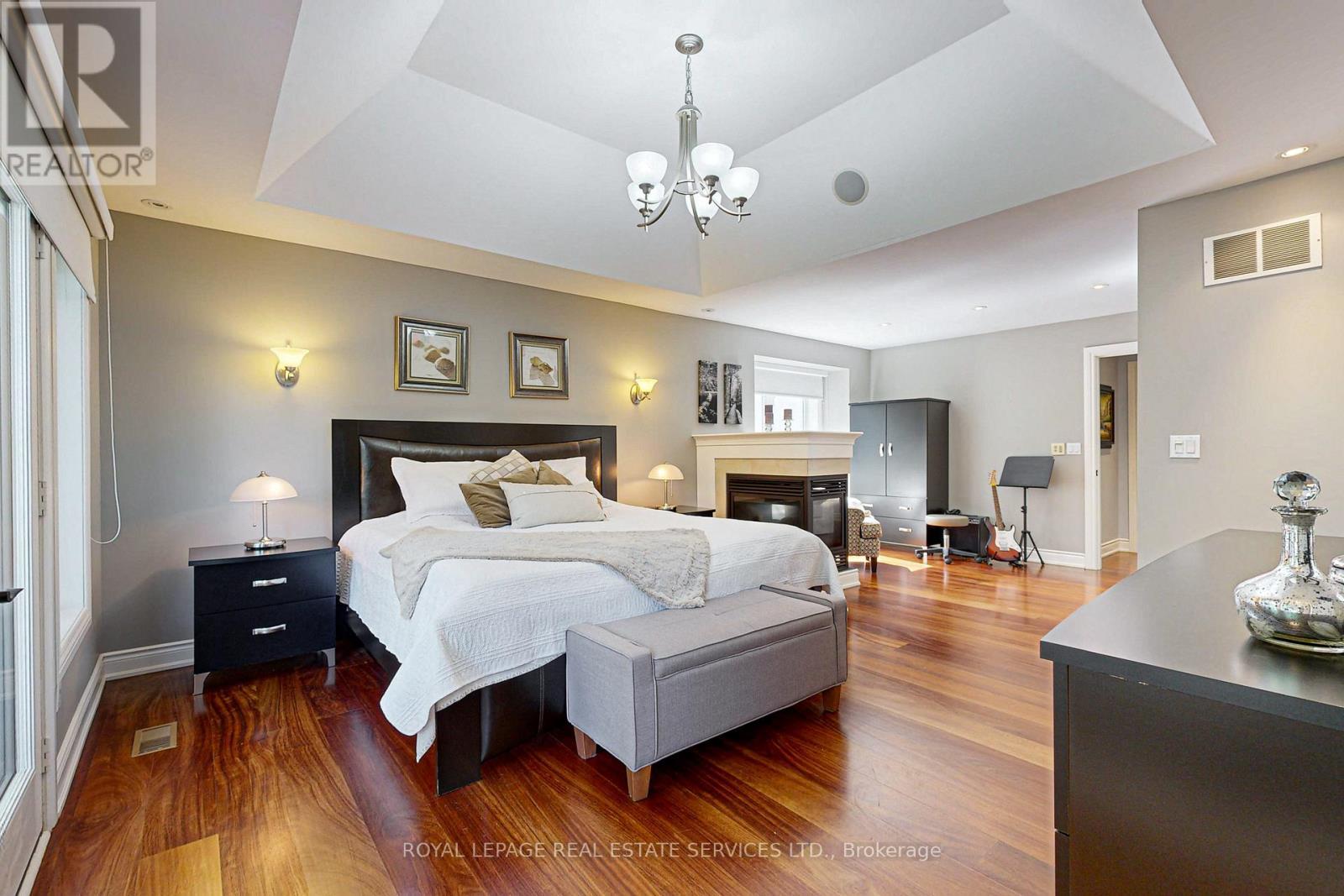 












159 VIEWBANK CRESCENT

,
Oakville,




Ontario
L6L1R3

