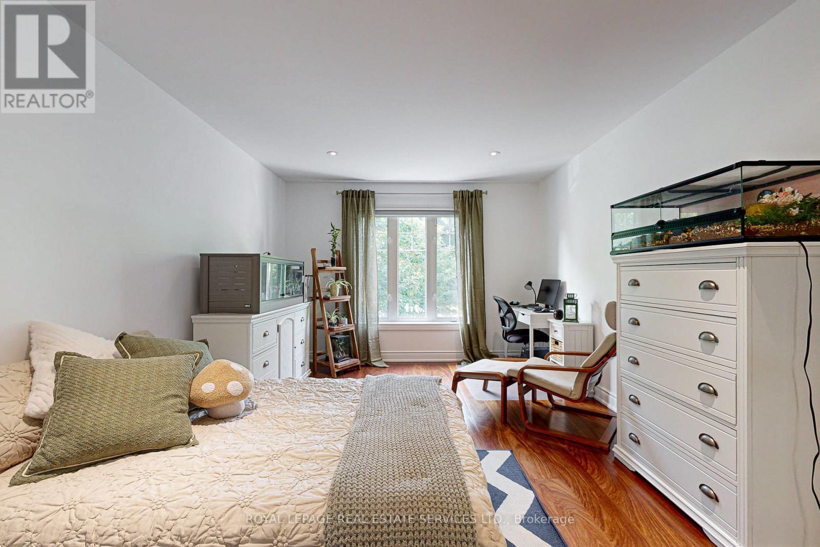 












159 VIEWBANK CRESCENT

,
Oakville,




Ontario
L6L1R3

