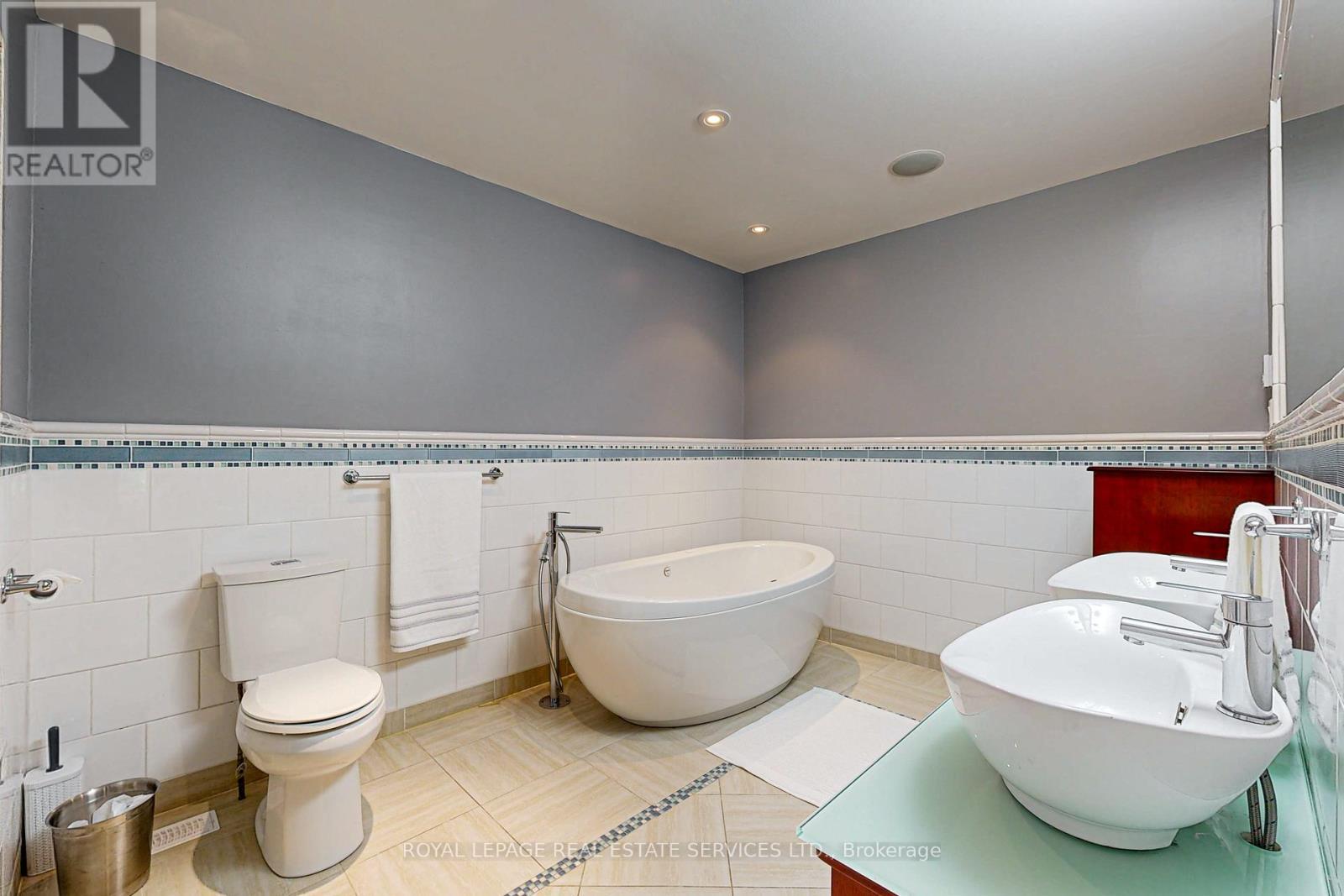 












159 VIEWBANK CRESCENT

,
Oakville,




Ontario
L6L1R3

