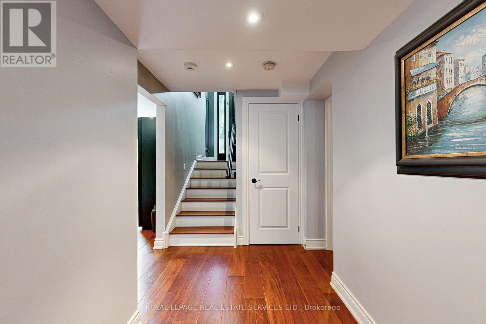 












159 VIEWBANK CRESCENT

,
Oakville,




Ontario
L6L1R3

