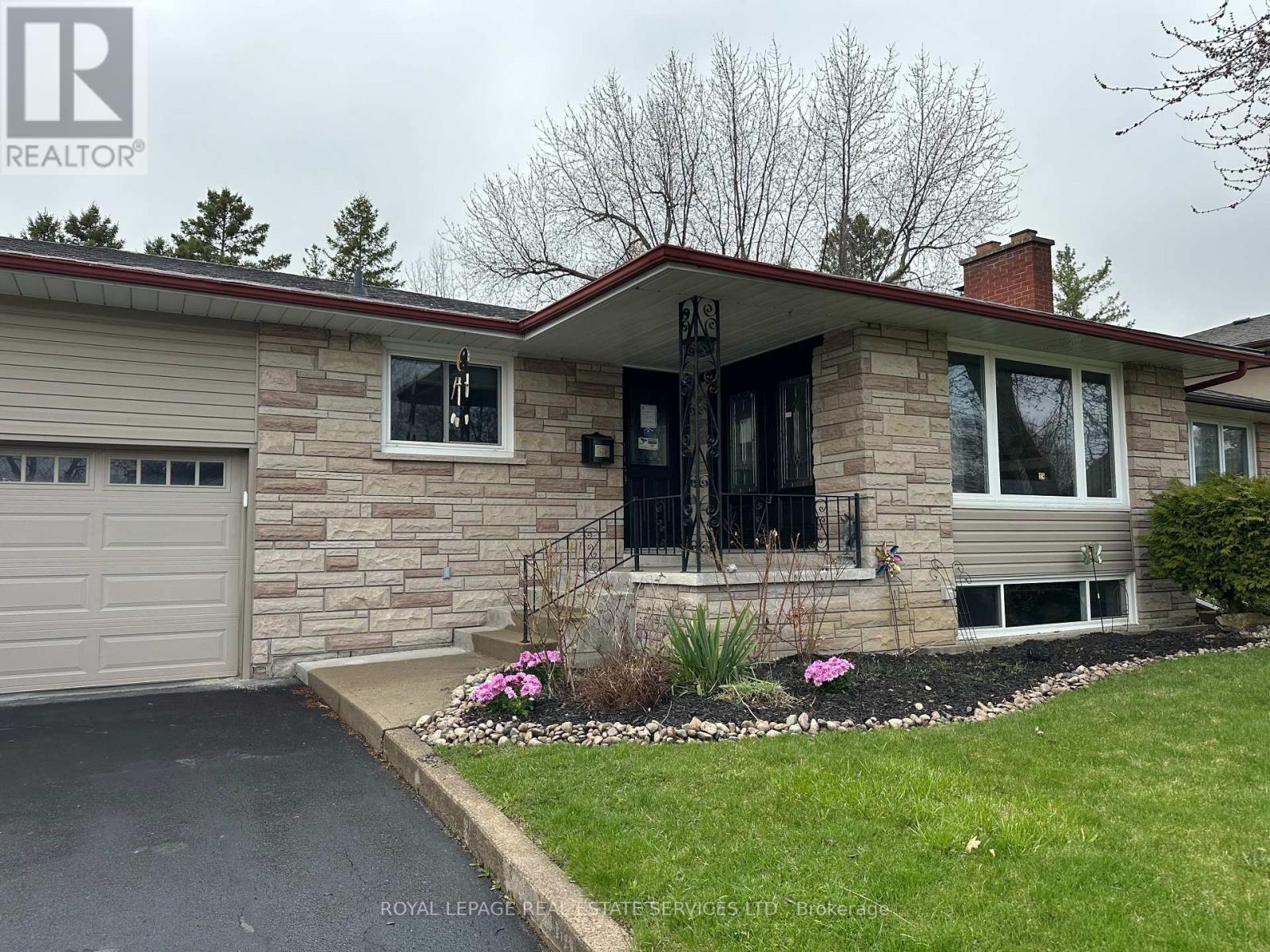 












231 ELIZABETH STREET S

,
Brampton,




Ontario
L6Y1S2

