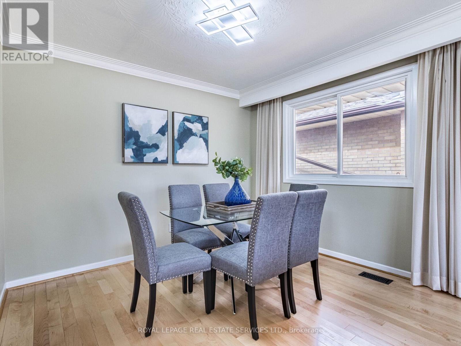 












231 ELIZABETH STREET S

,
Brampton,




Ontario
L6Y1S2

