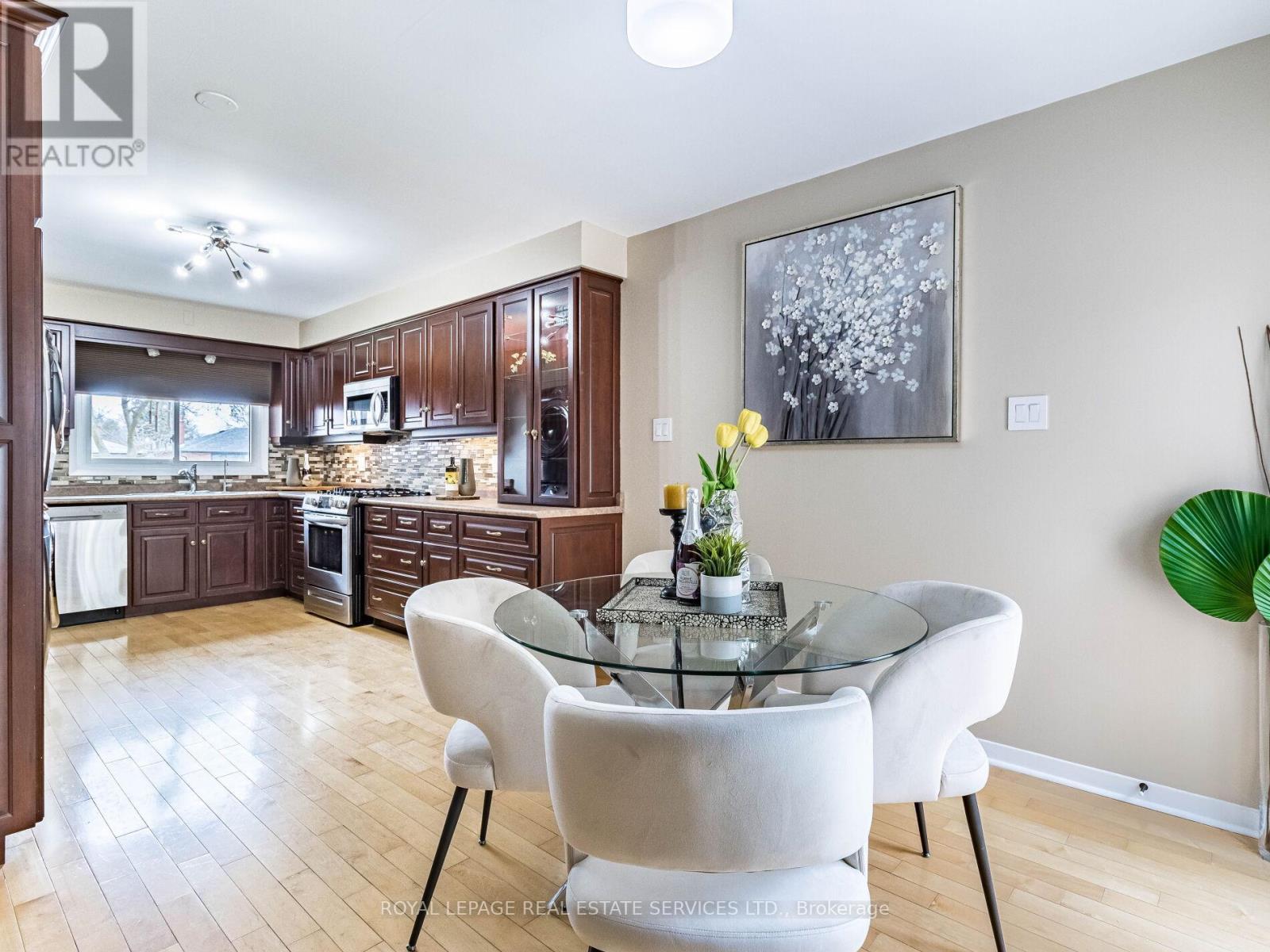 












231 ELIZABETH STREET S

,
Brampton,




Ontario
L6Y1S2

