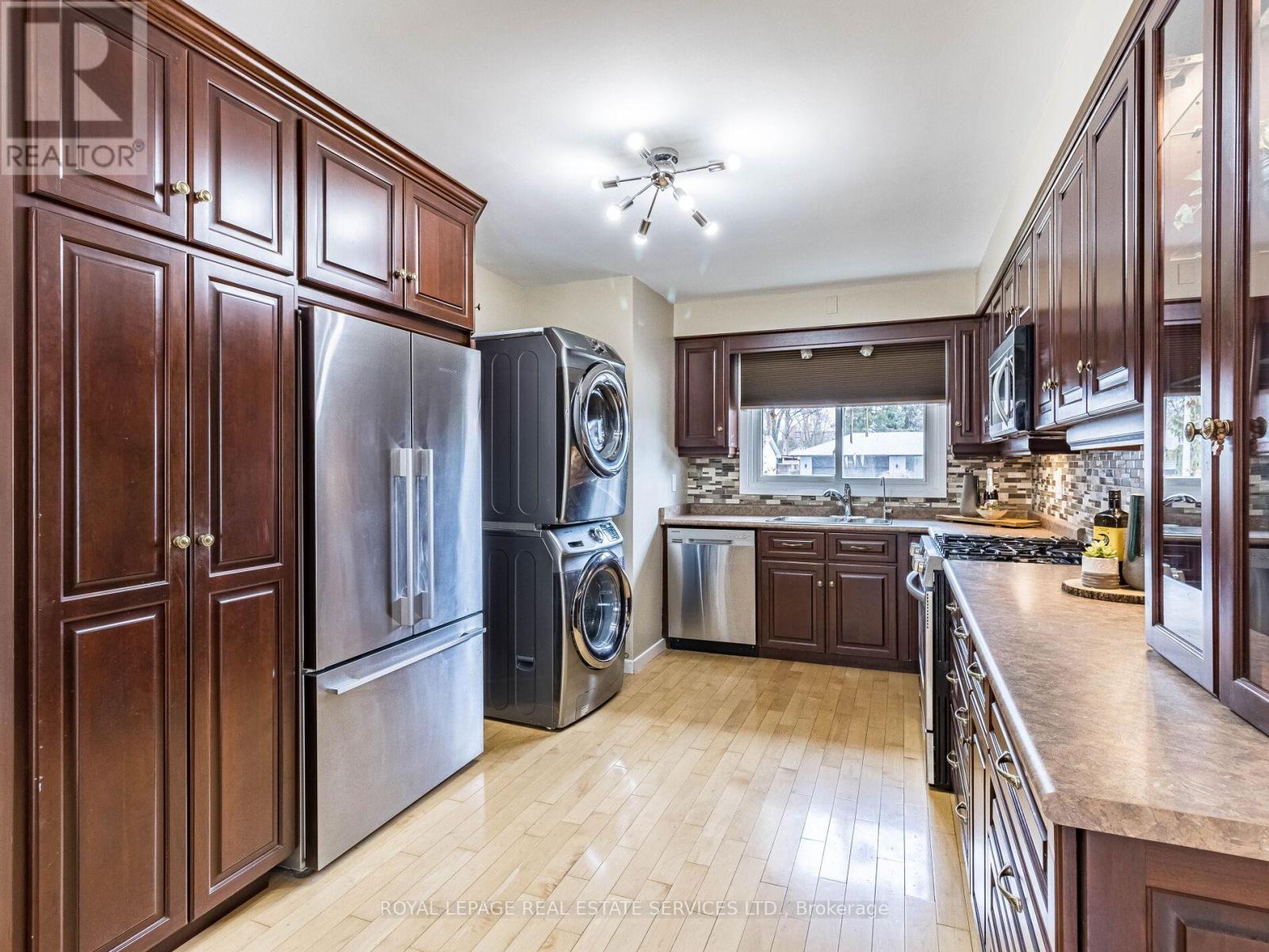 












231 ELIZABETH STREET S

,
Brampton,




Ontario
L6Y1S2

