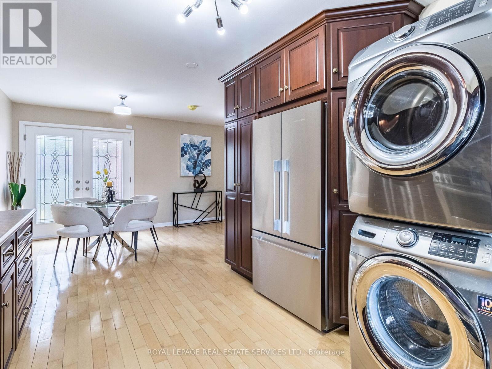 












231 ELIZABETH STREET S

,
Brampton,




Ontario
L6Y1S2

