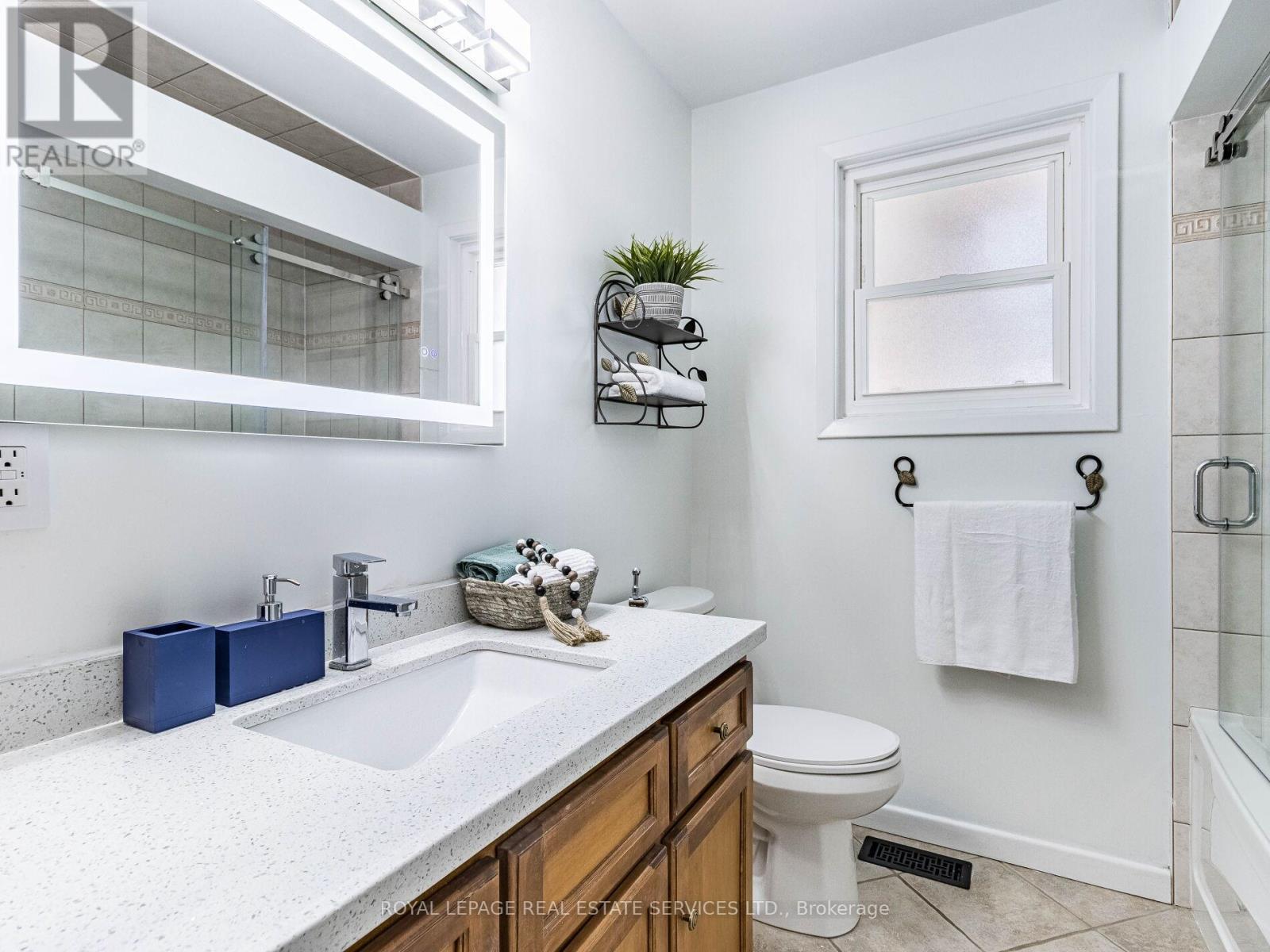 












231 ELIZABETH STREET S

,
Brampton,




Ontario
L6Y1S2

