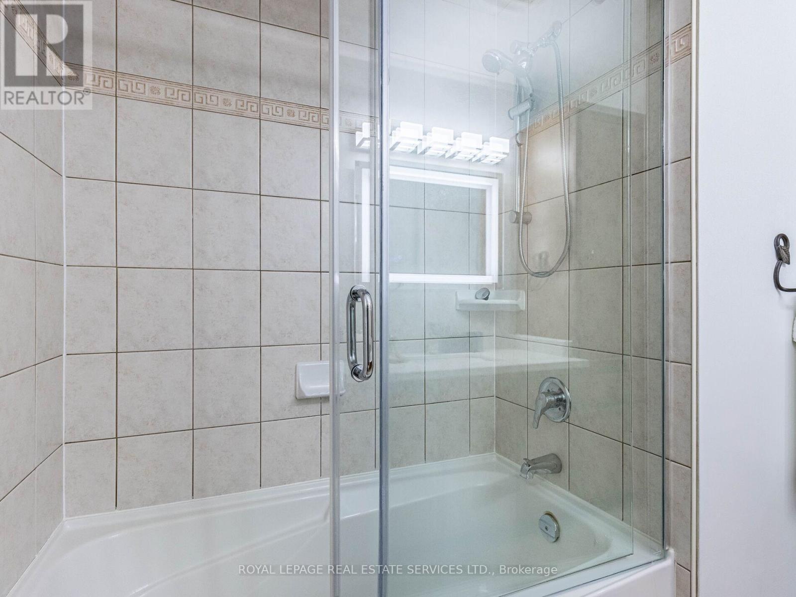 












231 ELIZABETH STREET S

,
Brampton,




Ontario
L6Y1S2

