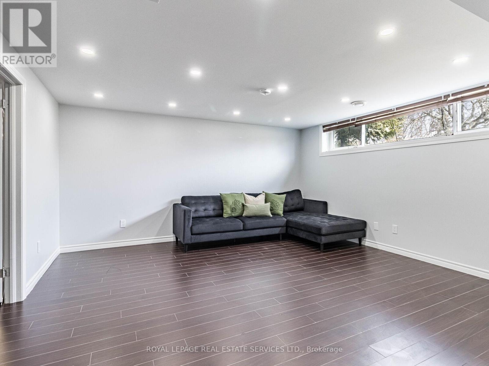 












231 ELIZABETH STREET S

,
Brampton,




Ontario
L6Y1S2


