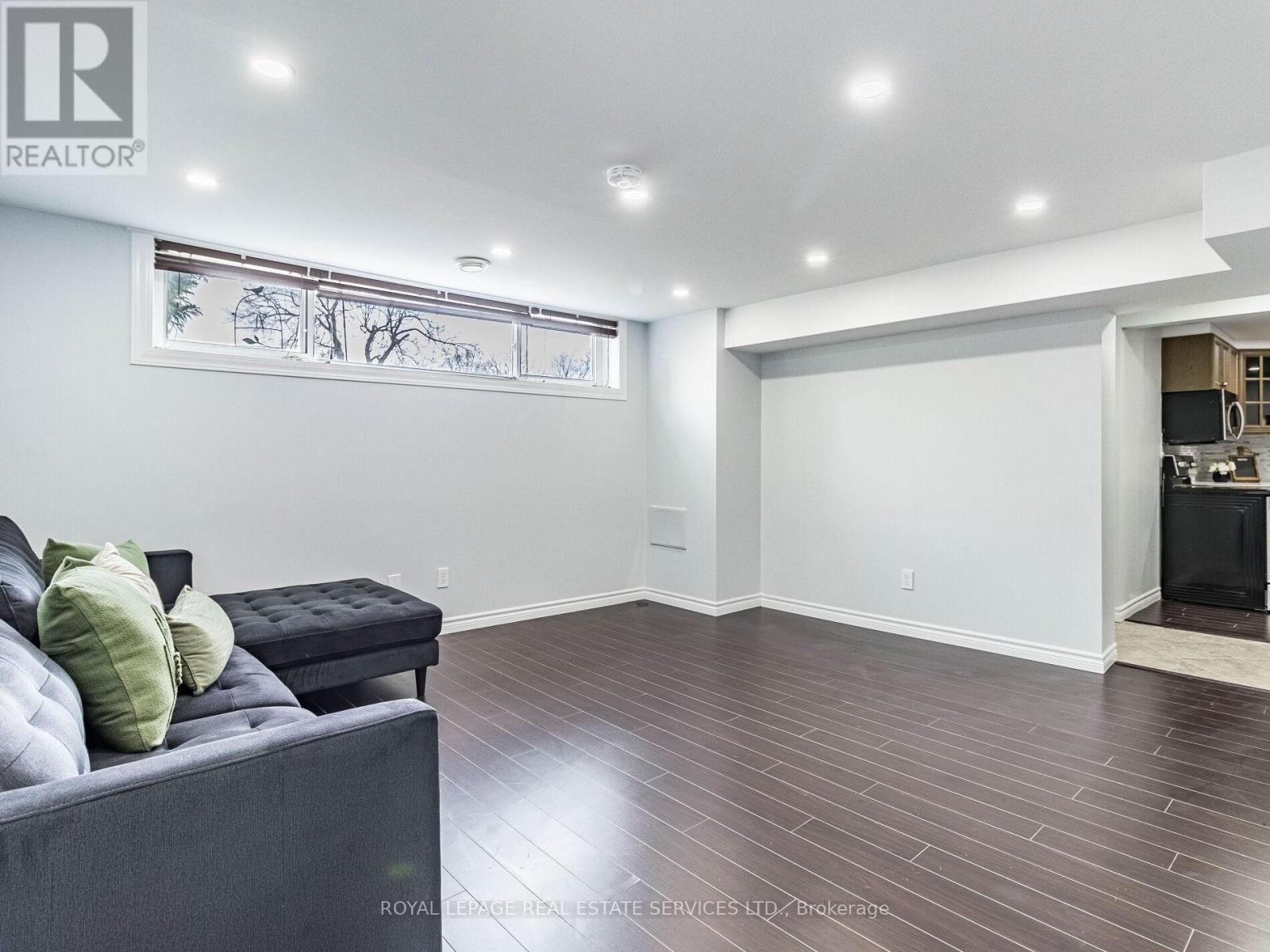 












231 ELIZABETH STREET S

,
Brampton,




Ontario
L6Y1S2

