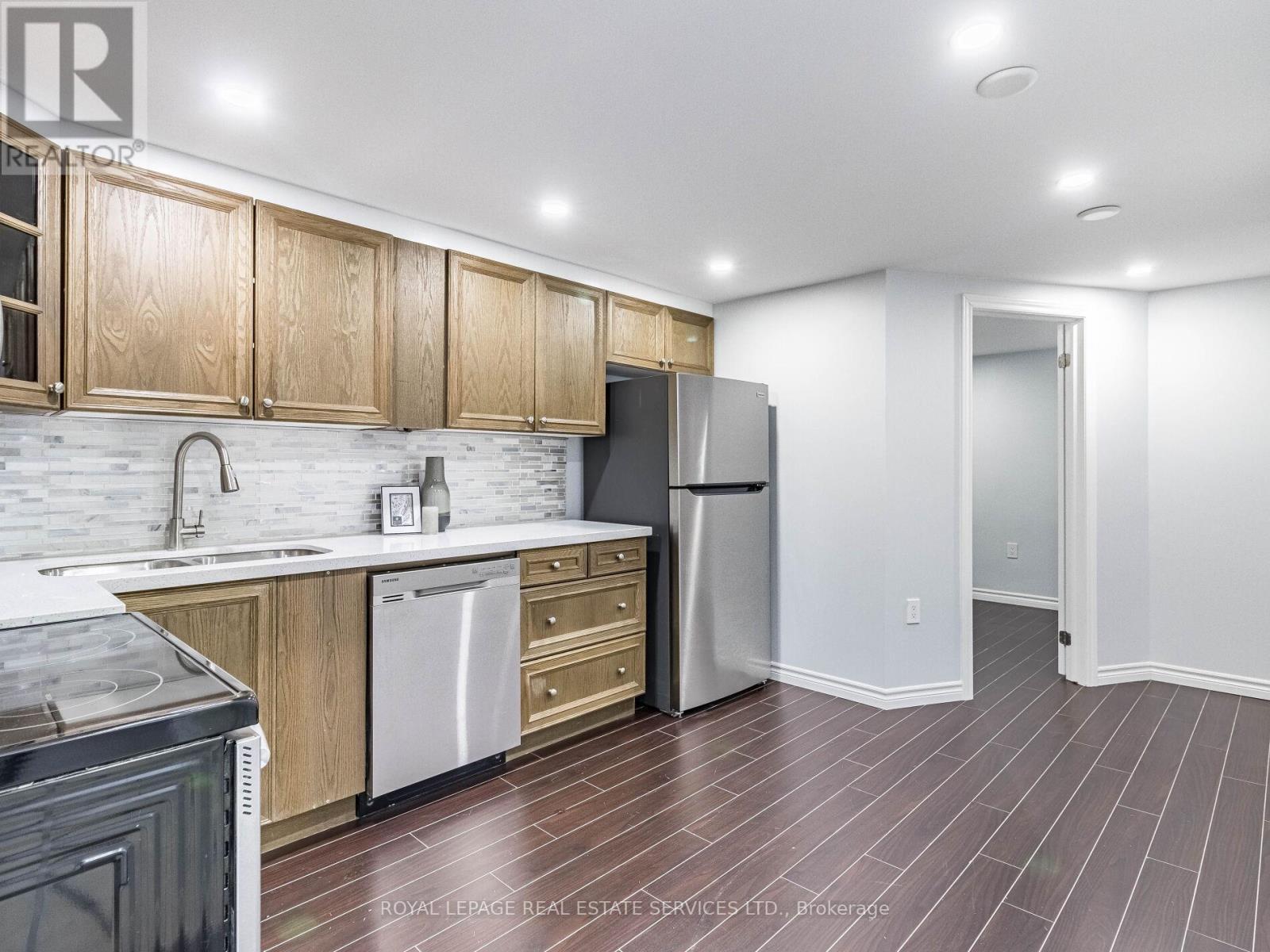 












231 ELIZABETH STREET S

,
Brampton,




Ontario
L6Y1S2

