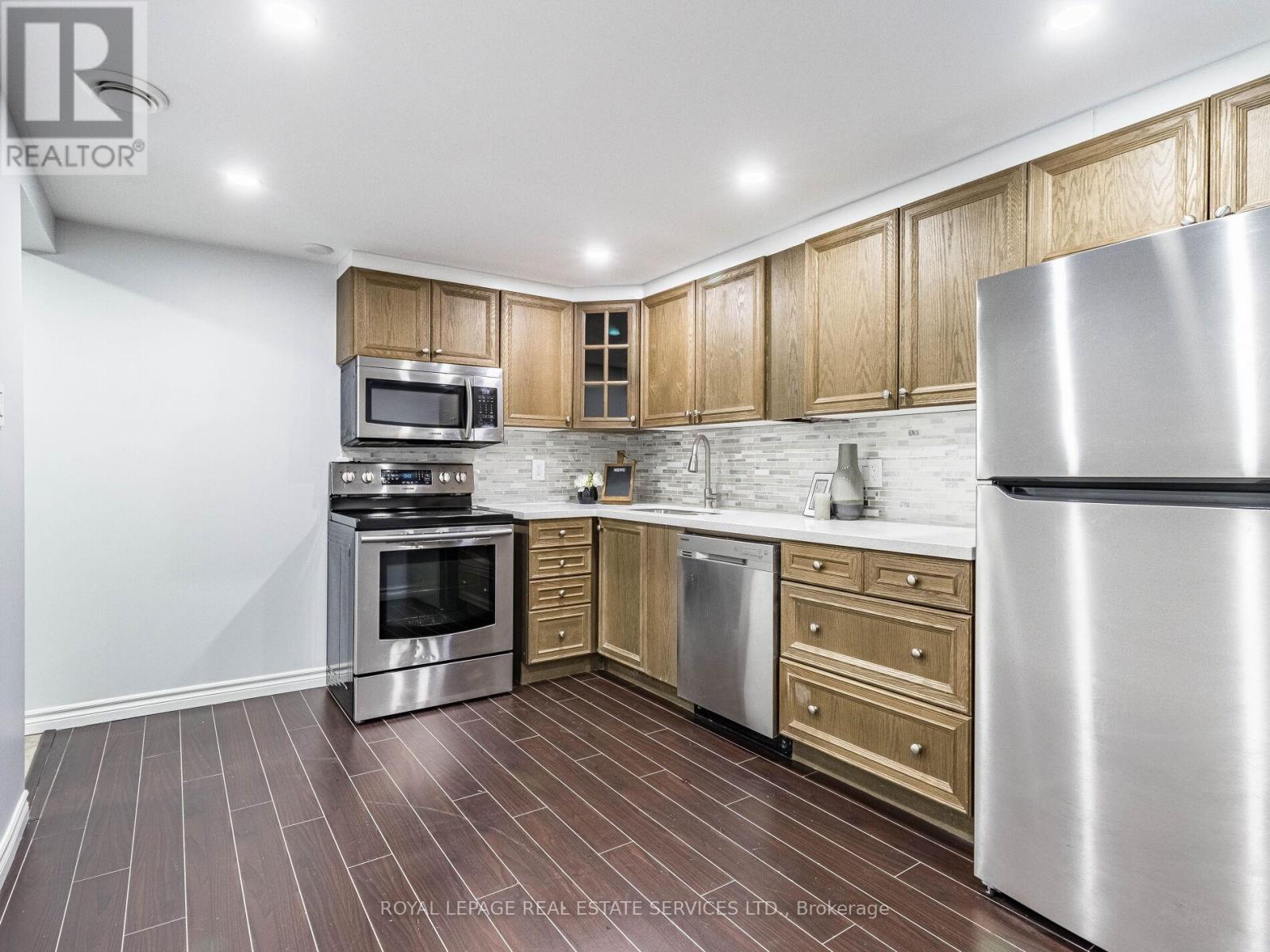 












231 ELIZABETH STREET S

,
Brampton,




Ontario
L6Y1S2

