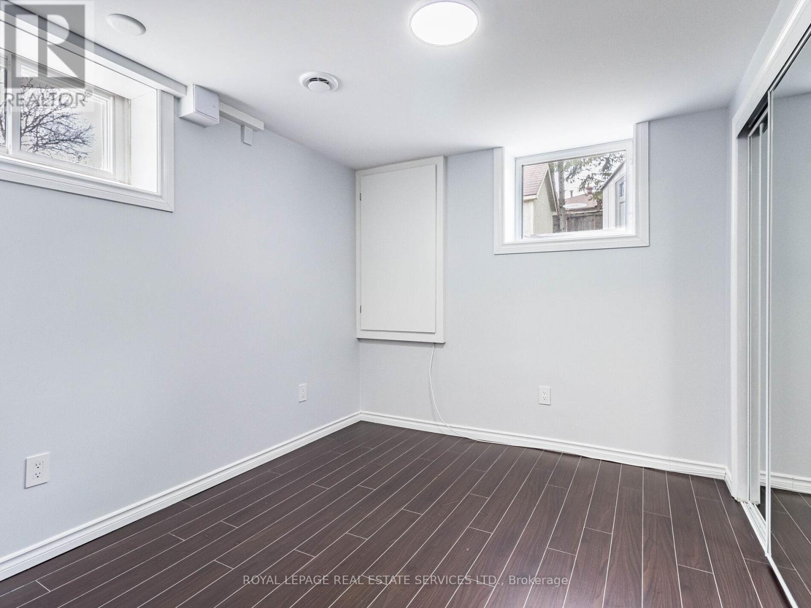 












231 ELIZABETH STREET S

,
Brampton,




Ontario
L6Y1S2

