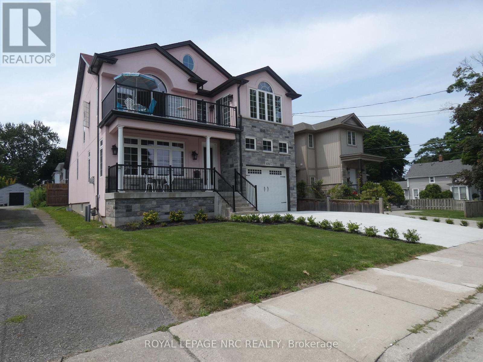 












4807 ZIMMERMAN AVENUE

,
Niagara Falls (Downtown),




Ontario
L2E3N1

