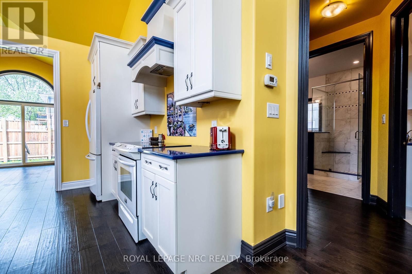 












4807 ZIMMERMAN AVENUE

,
Niagara Falls (Downtown),




Ontario
L2E3N1

