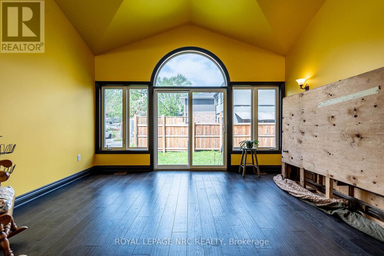 












4807 ZIMMERMAN AVENUE

,
Niagara Falls (Downtown),




Ontario
L2E3N1

