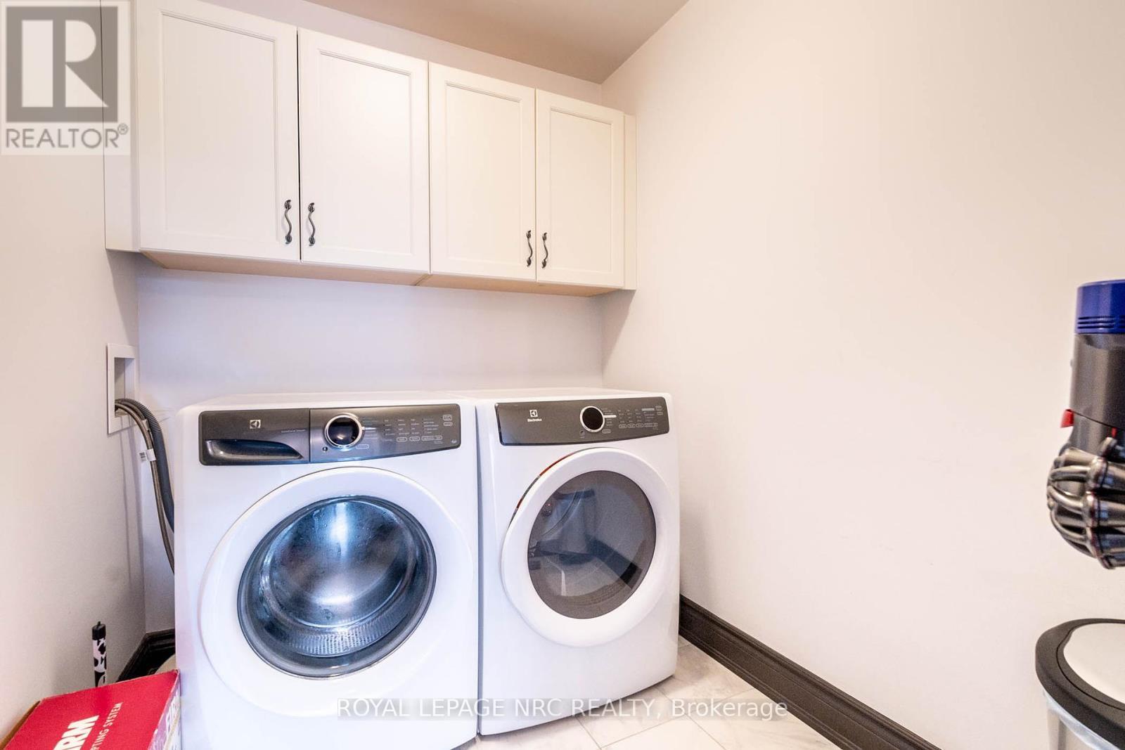 












4807 ZIMMERMAN AVENUE

,
Niagara Falls (Downtown),




Ontario
L2E3N1

