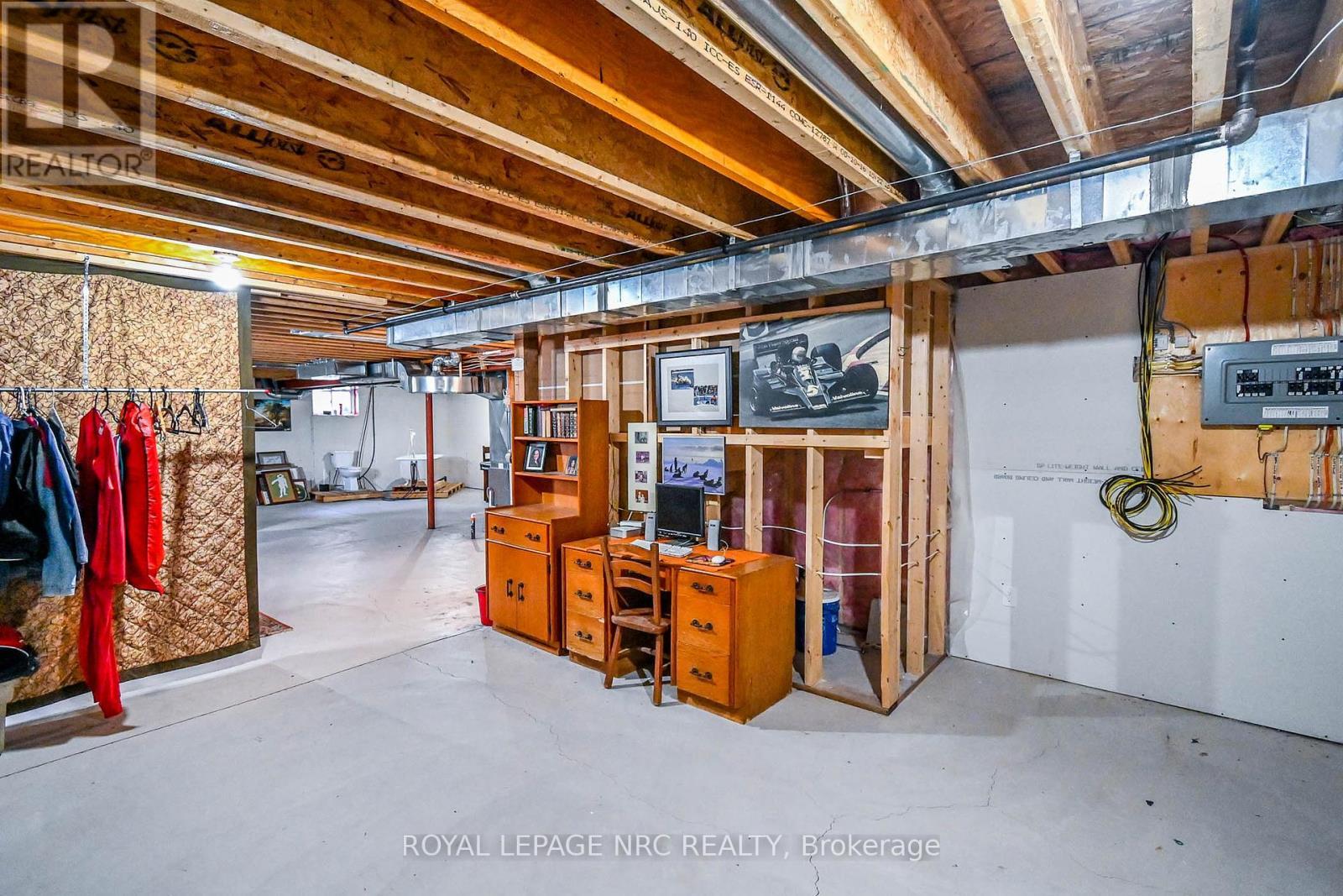 












4807 ZIMMERMAN AVENUE

,
Niagara Falls (Downtown),




Ontario
L2E3N1

