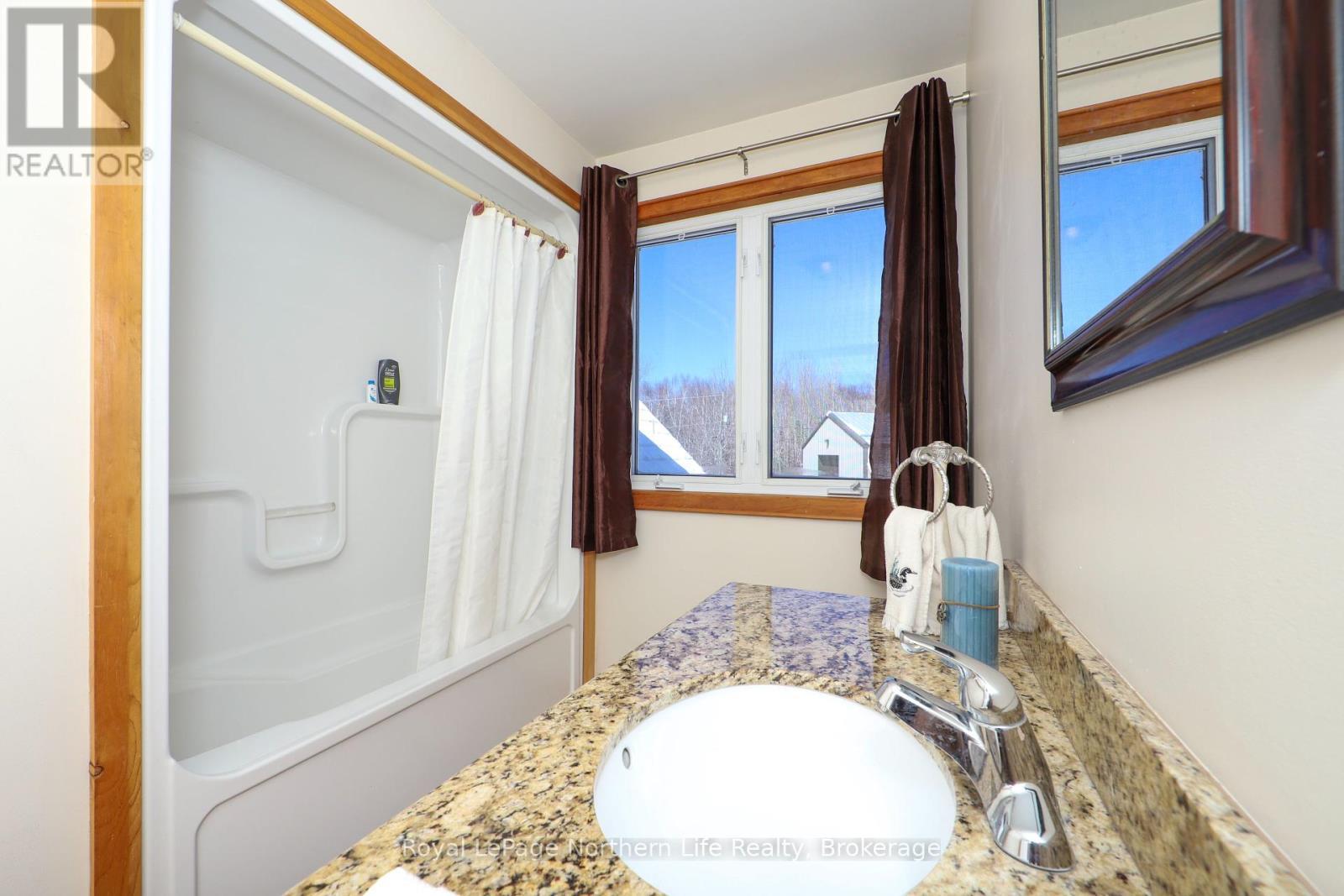 












33 WHITE BEAR COURT

,
Temagami,




Ontario
P0H2H0

