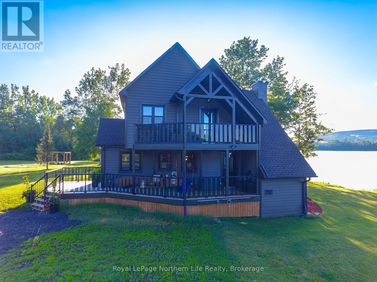 












33 WHITE BEAR COURT

,
Temagami,




Ontario
P0H2H0

