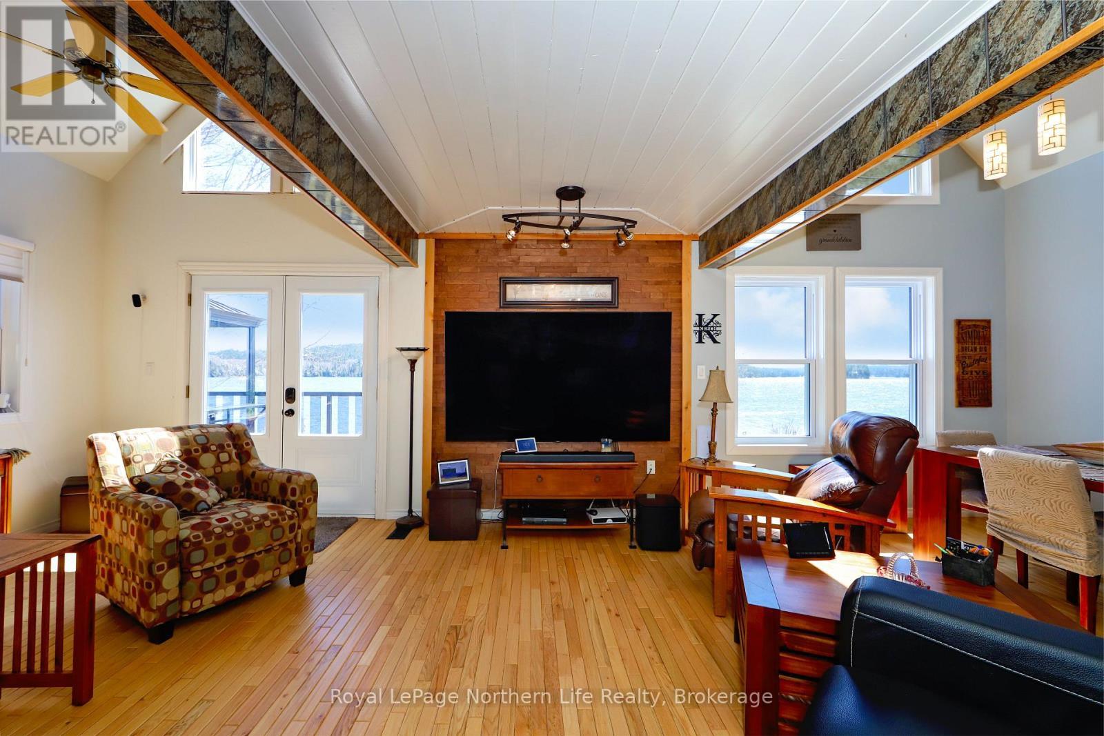 












33 WHITE BEAR COURT

,
Temagami,




Ontario
P0H2H0

