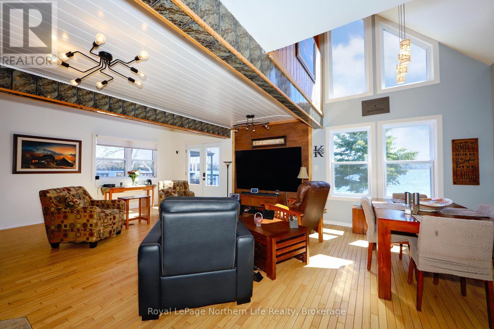 












33 WHITE BEAR COURT

,
Temagami,




Ontario
P0H2H0

