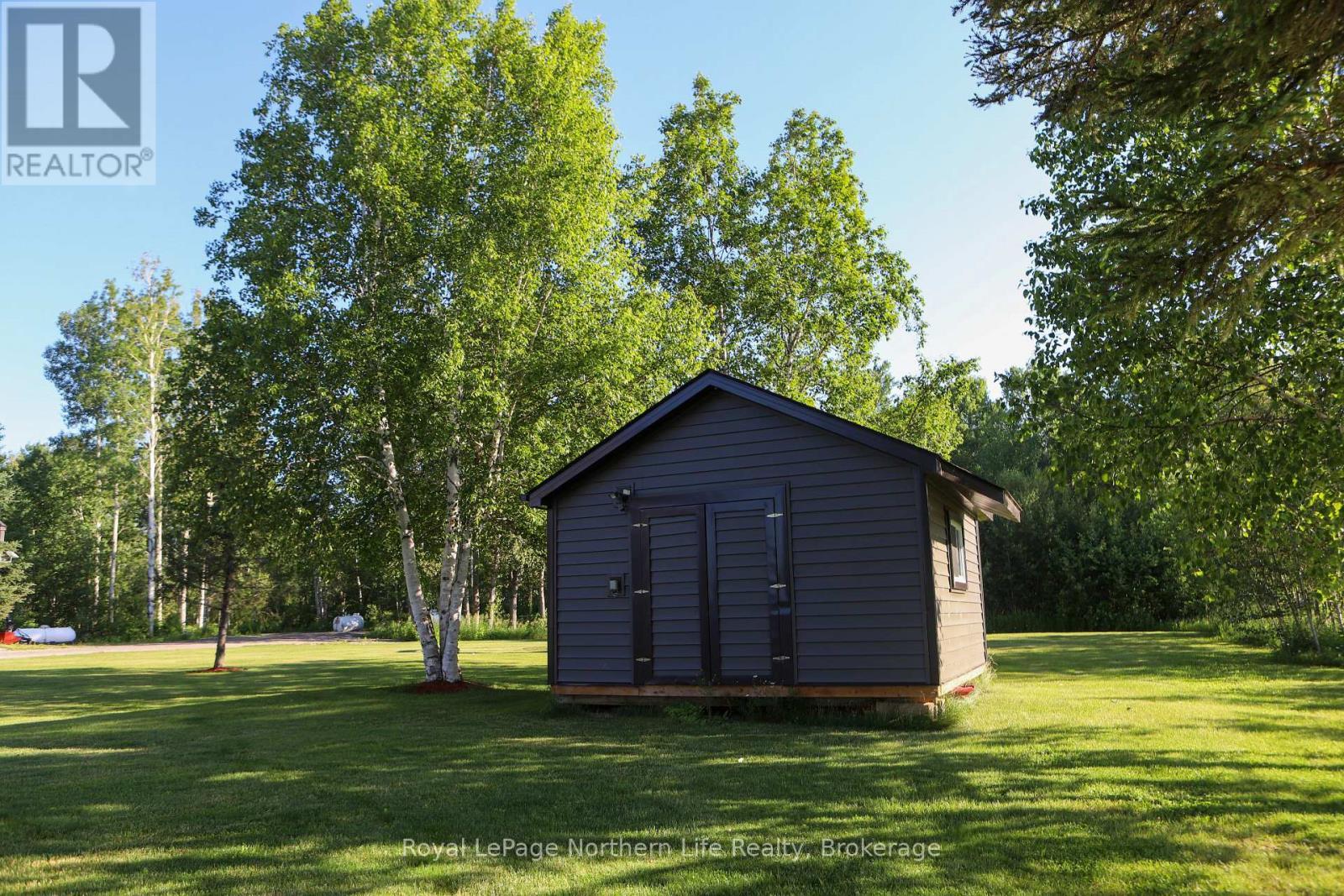 












33 WHITE BEAR COURT

,
Temagami,




Ontario
P0H2H0

