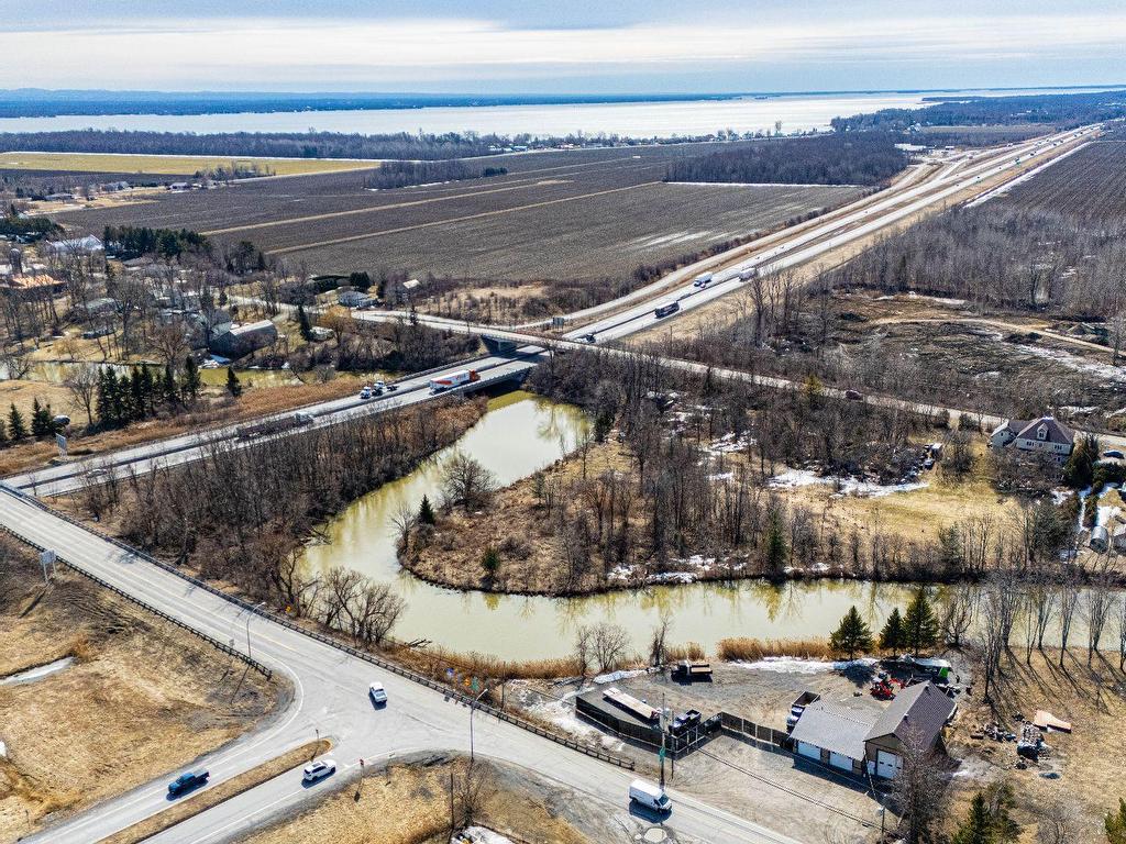 









787


Rue Principale

,
Rivière-Beaudette,




QC
J0P1R0

