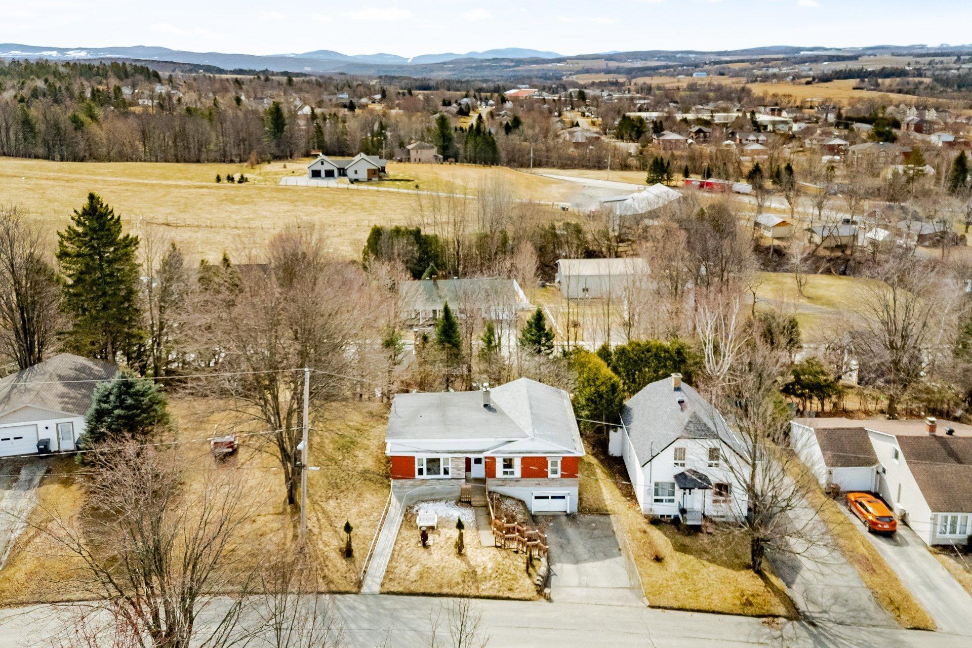 









532


Rue Lemay

,
Coaticook,




QC
J1A1M1

