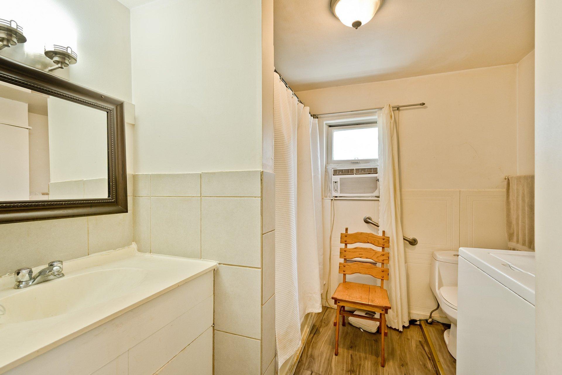 









532


Rue Lemay

,
Coaticook,




QC
J1A1M1

