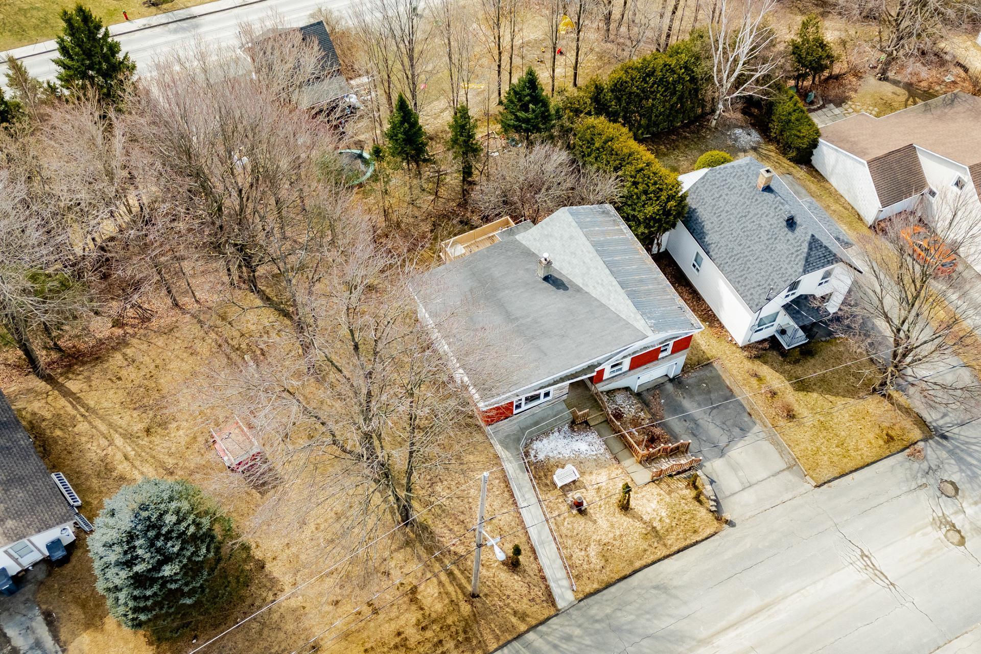 









532


Rue Lemay

,
Coaticook,




QC
J1A1M1

