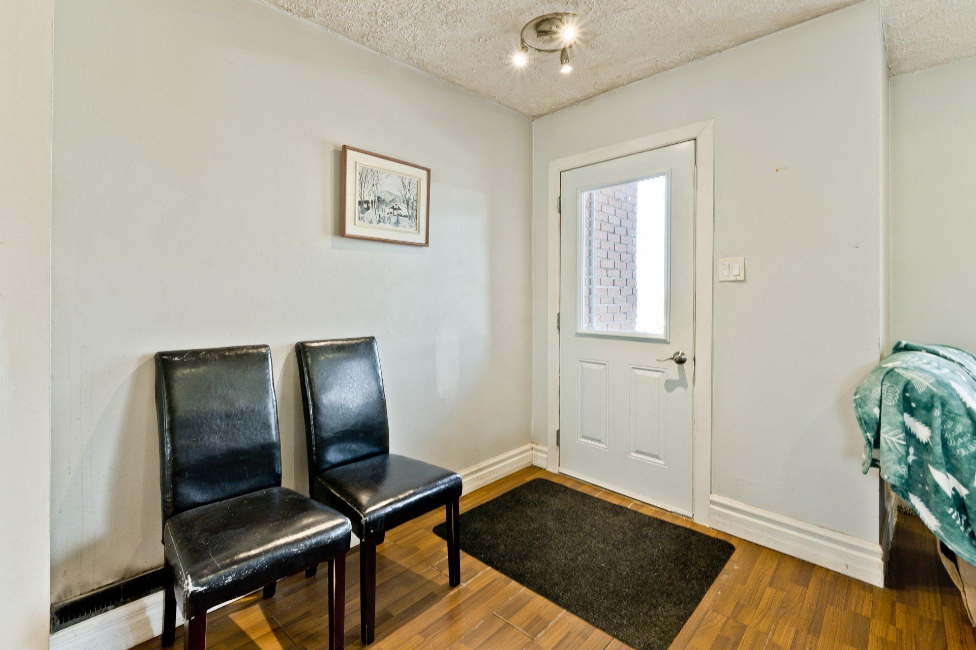 









532


Rue Lemay

,
Coaticook,




QC
J1A1M1

