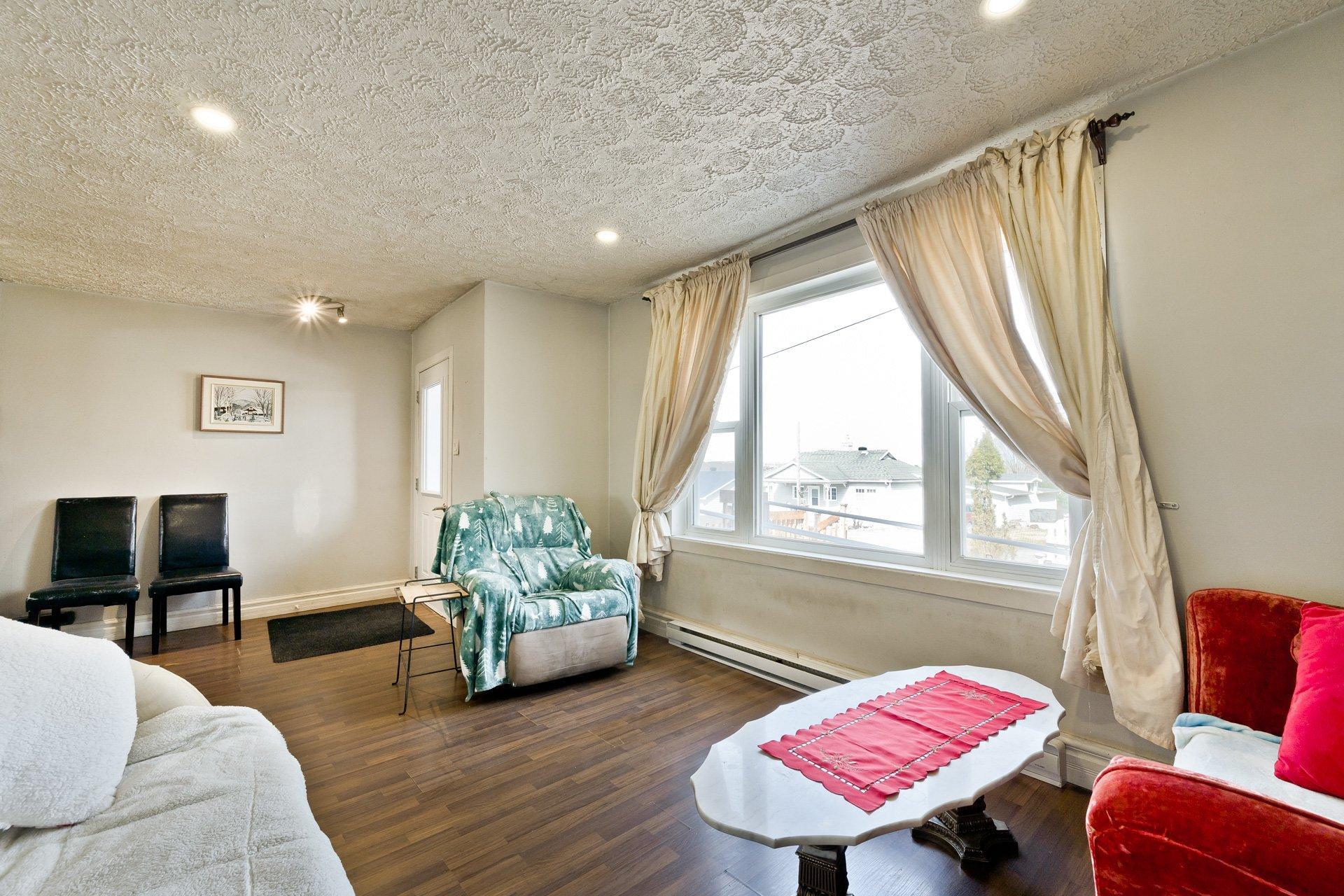 









532


Rue Lemay

,
Coaticook,




QC
J1A1M1

