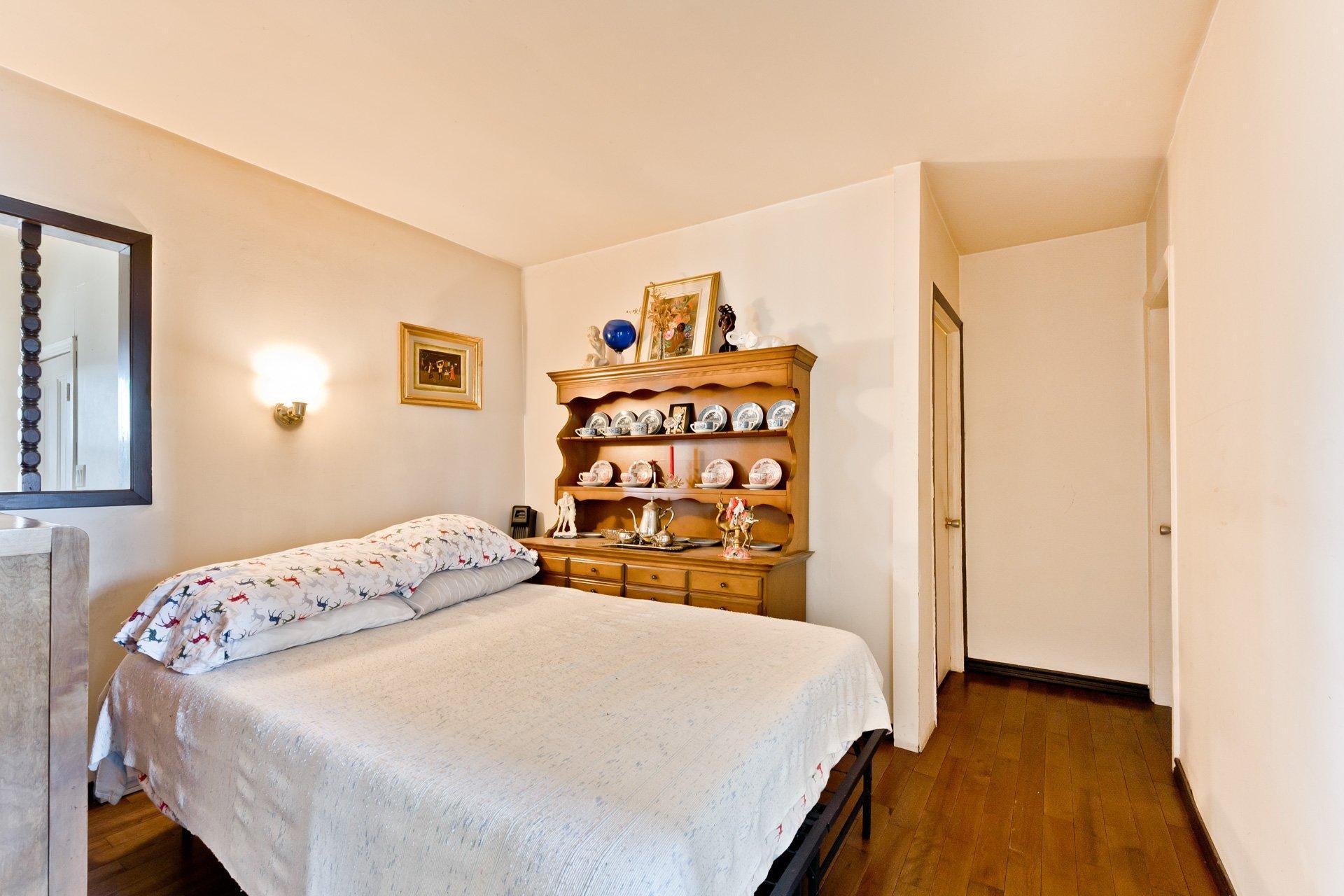 









532


Rue Lemay

,
Coaticook,




QC
J1A1M1

