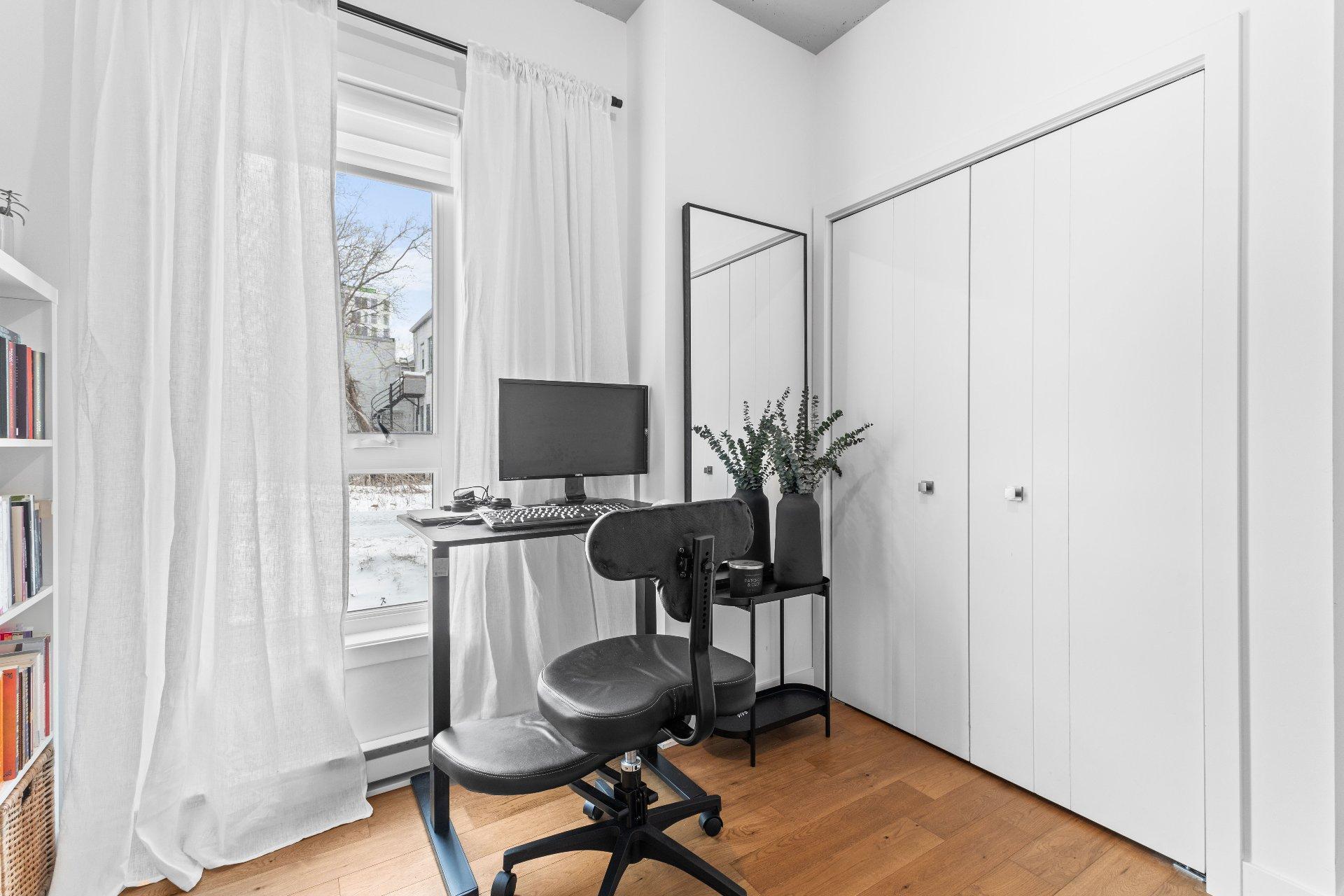 









300


Av. George-V

, 101,
Montréal (Lachine),




QC
H8S2R6

