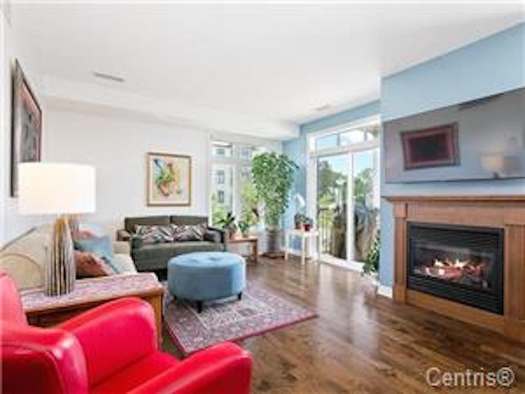 









15


Rue du Colonial

, 3,
Gatineau (Aylmer),




QC
J9H0B1

