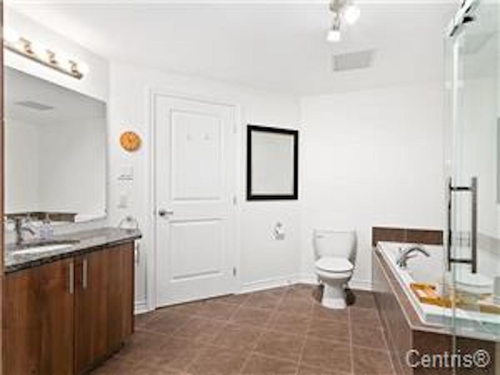 









15


Rue du Colonial

, 3,
Gatineau (Aylmer),




QC
J9H0B1

