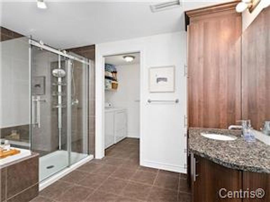 









15


Rue du Colonial

, 3,
Gatineau (Aylmer),




QC
J9H0B1

