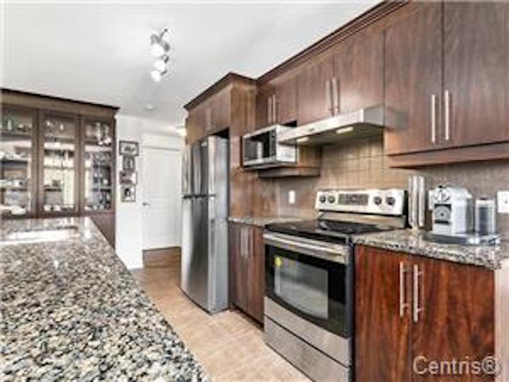 









15


Rue du Colonial

, 3,
Gatineau (Aylmer),




QC
J9H0B1

