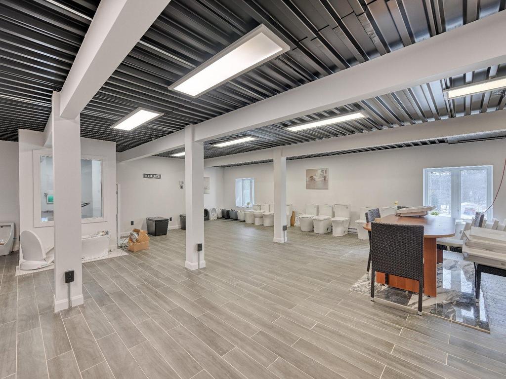 









646


Ch. du Village

,
Morin-Heights,




QC
J0R1H0

