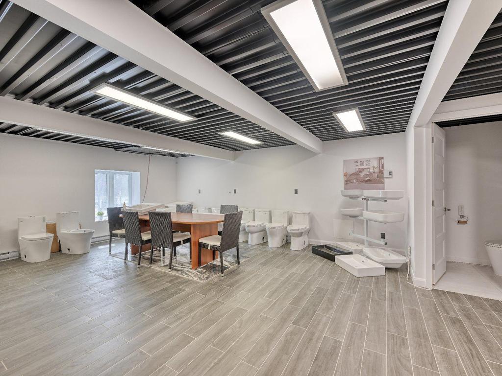 









646


Ch. du Village

,
Morin-Heights,




QC
J0R1H0

