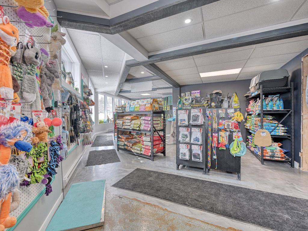 









646


Ch. du Village

,
Morin-Heights,




QC
J0R1H0

