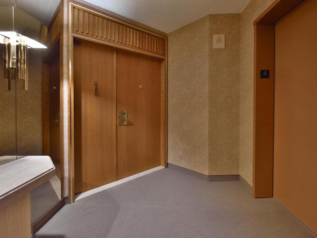 









6150


Av. du Boisé

, B4,
Montréal (Côte-des-Neiges/Notre-Dame-de-Grâce),




QC
H3S2V2

