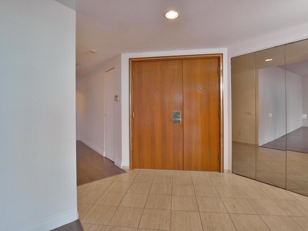 









6150


Av. du Boisé

, B4,
Montréal (Côte-des-Neiges/Notre-Dame-de-Grâce),




QC
H3S2V2

