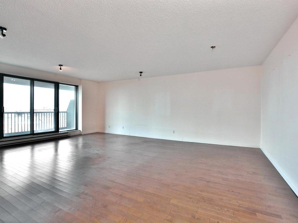 









6150


Av. du Boisé

, B4,
Montréal (Côte-des-Neiges/Notre-Dame-de-Grâce),




QC
H3S2V2


