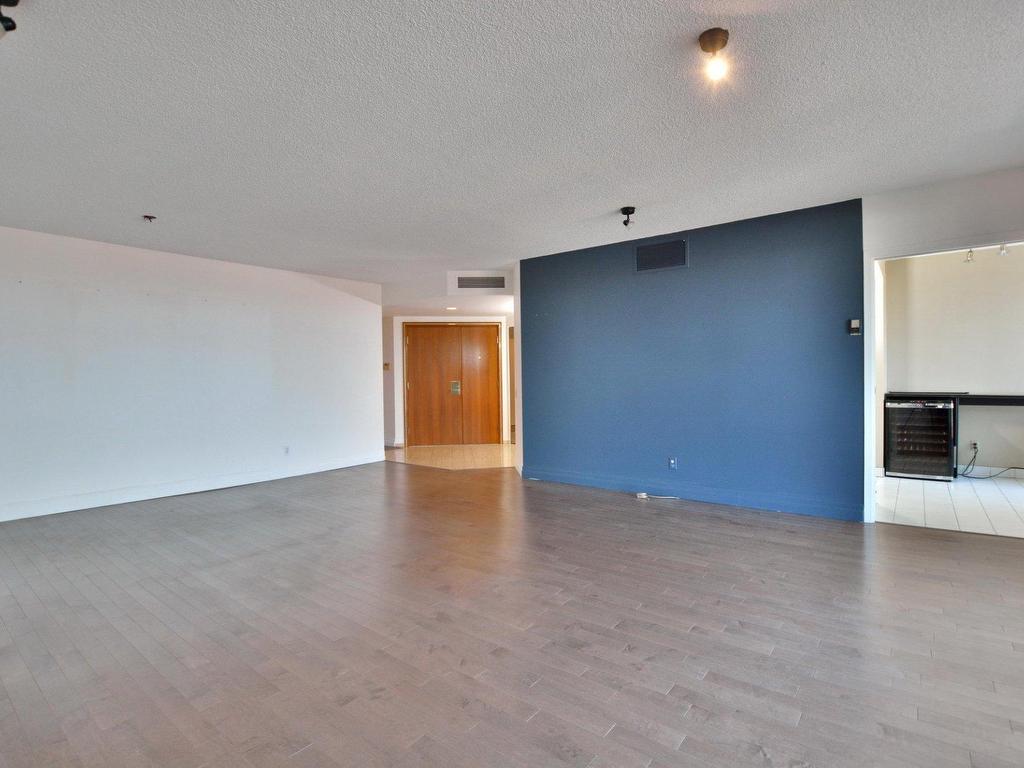 









6150


Av. du Boisé

, B4,
Montréal (Côte-des-Neiges/Notre-Dame-de-Grâce),




QC
H3S2V2

