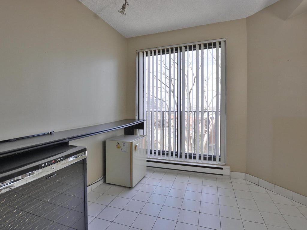 









6150


Av. du Boisé

, B4,
Montréal (Côte-des-Neiges/Notre-Dame-de-Grâce),




QC
H3S2V2

